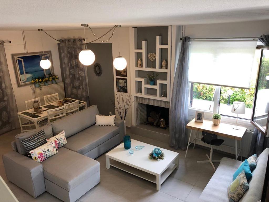 Sofia'S Pearl Beachfront Maisonette Nea Kallikrateia Exterior photo