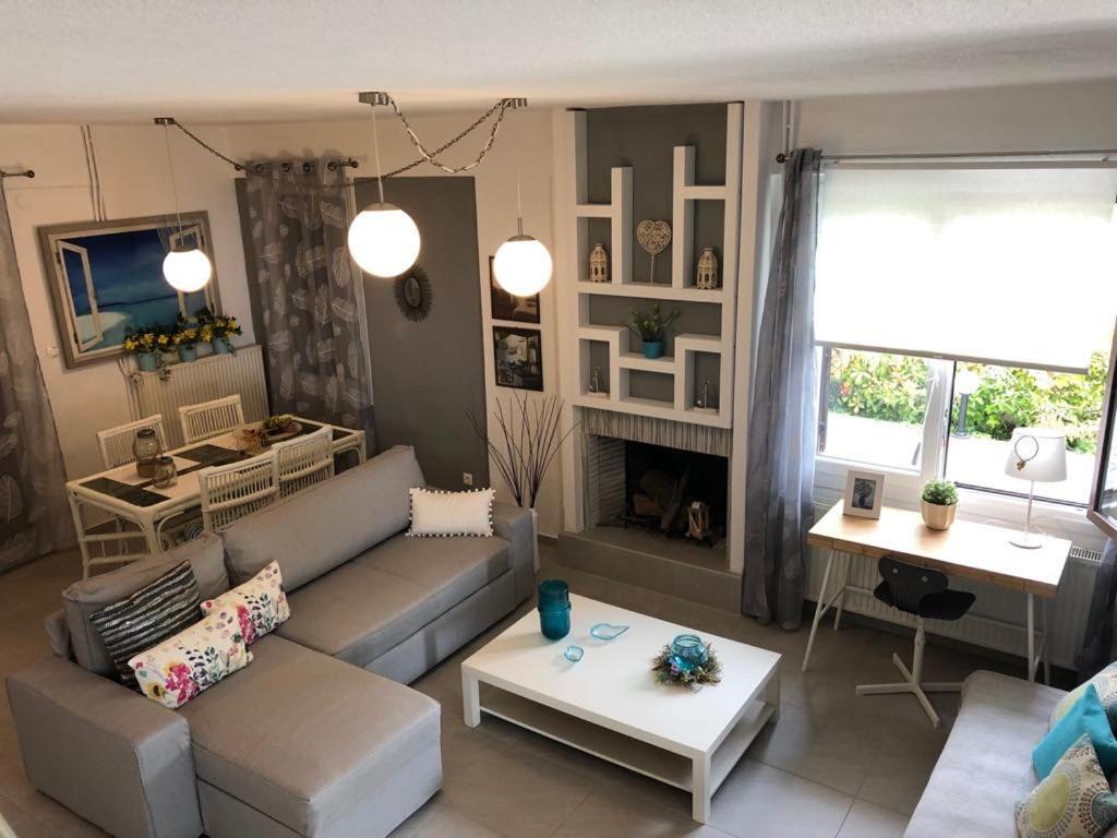 Sofia'S Pearl Beachfront Maisonette Nea Kallikrateia Exterior photo