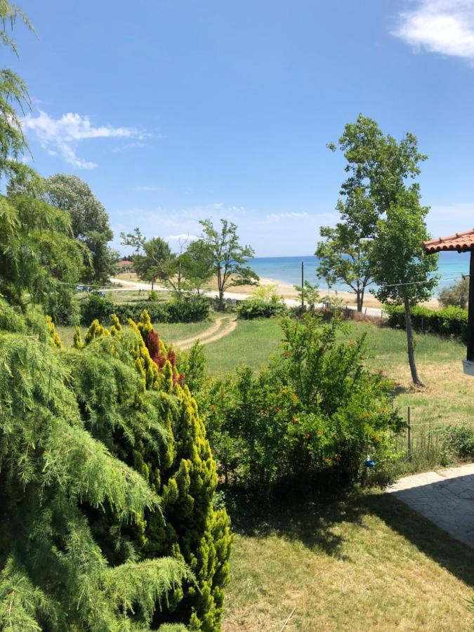 Sofia'S Pearl Beachfront Maisonette Nea Kallikrateia Exterior photo